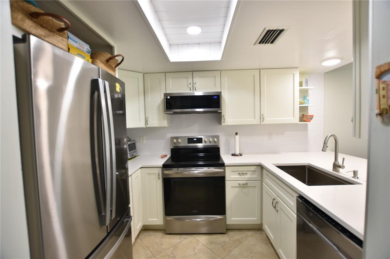4610 Ringwood Meadow, Unit 17, Sarasota, FL 34235 Photo