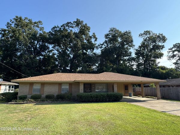 102 Brookfield Drive, Natchez, MS 39120