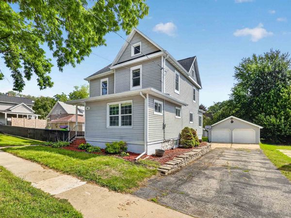 407 S Lincoln Avenue, Beaver Dam, WI 53916