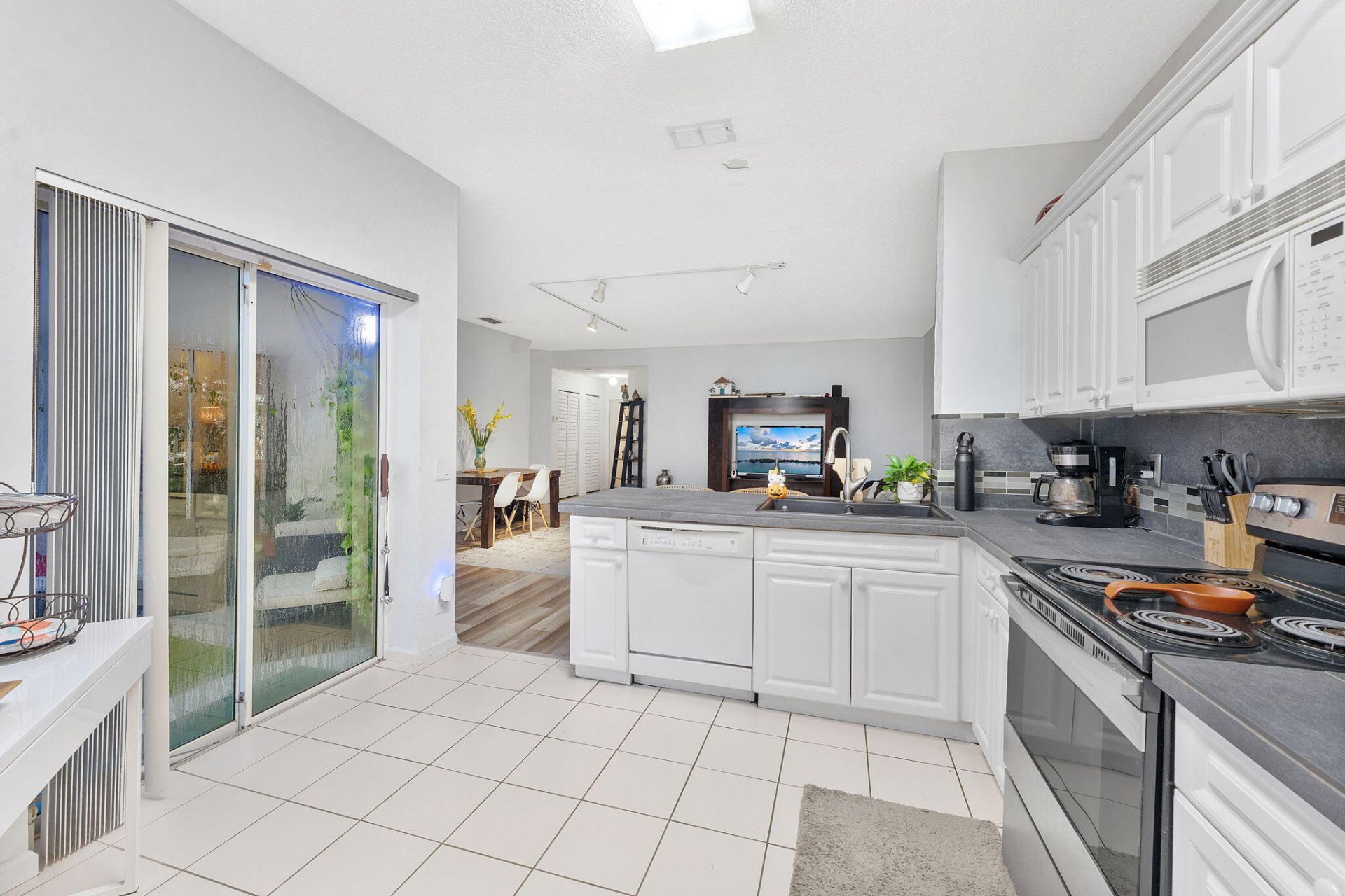 6595 Via Regina, Boca Raton, FL 33433 Photo