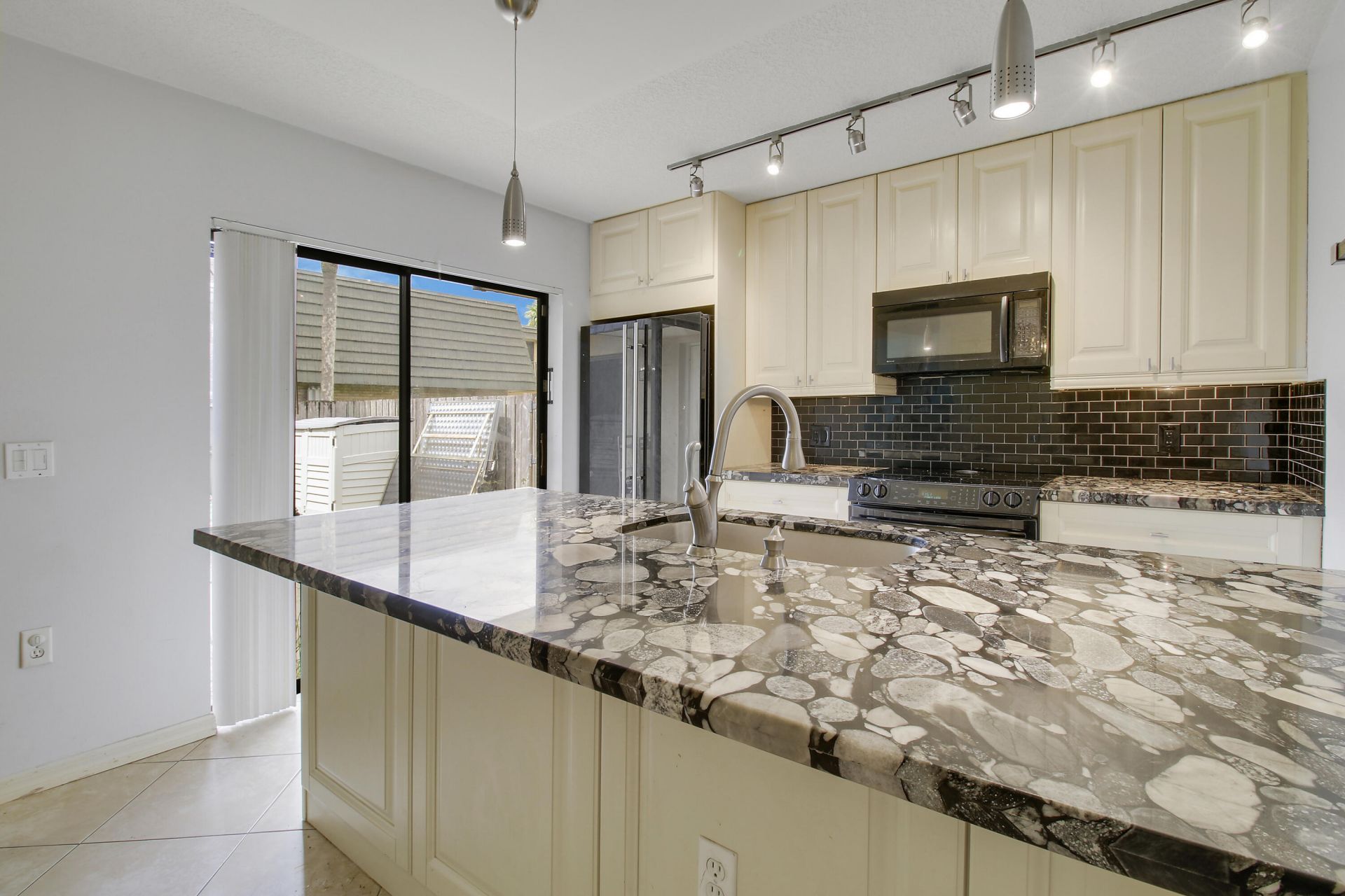 2218 22nd Way, West Palm Beach, FL 33407 Photo