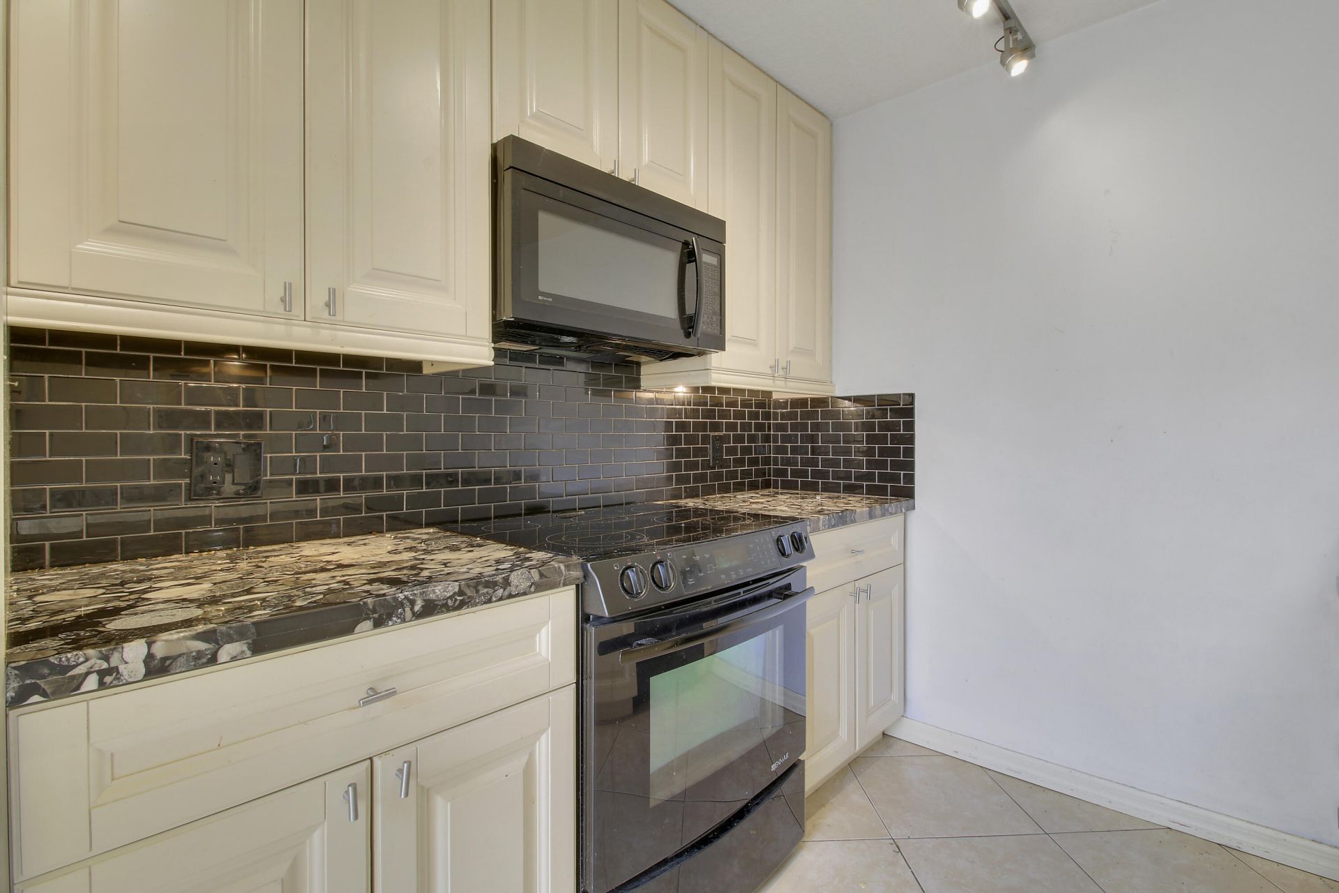 2218 22nd Way, West Palm Beach, FL 33407 Photo