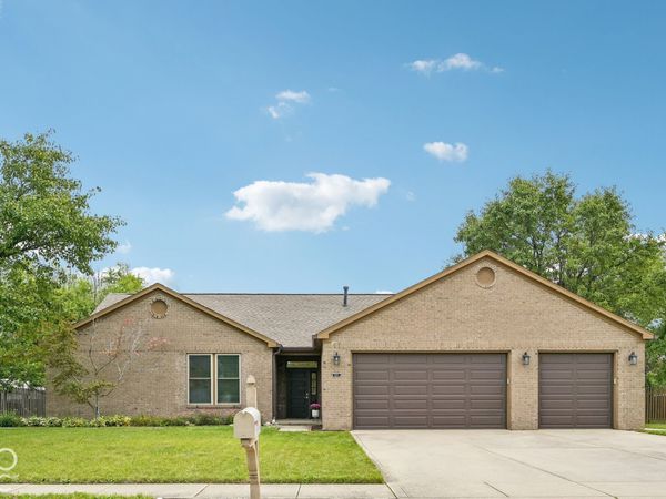 524 Zephyr Way , Westfield, IN 46074
