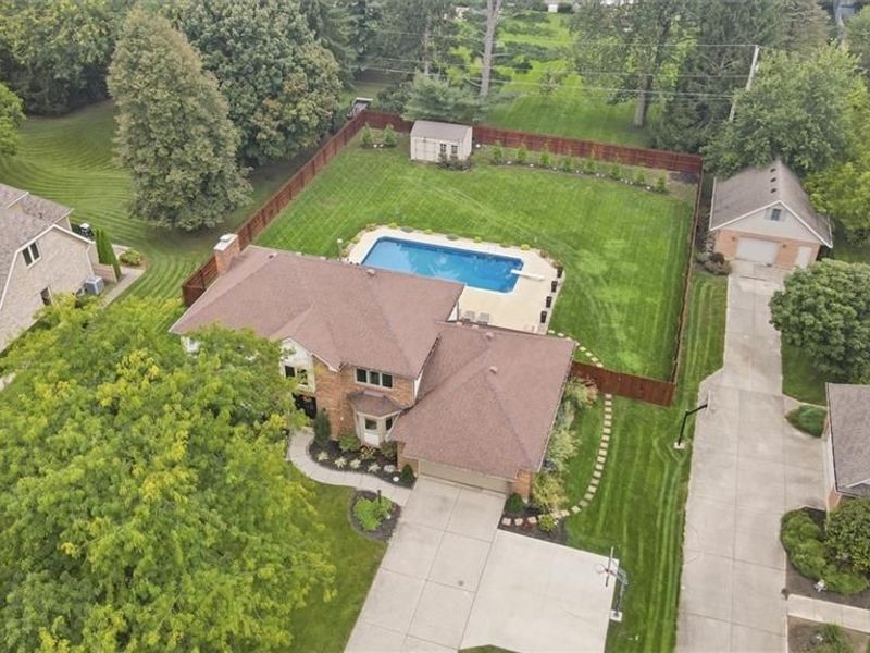 2091 Canterbury Court, Troy, OH 45373 Photo 2