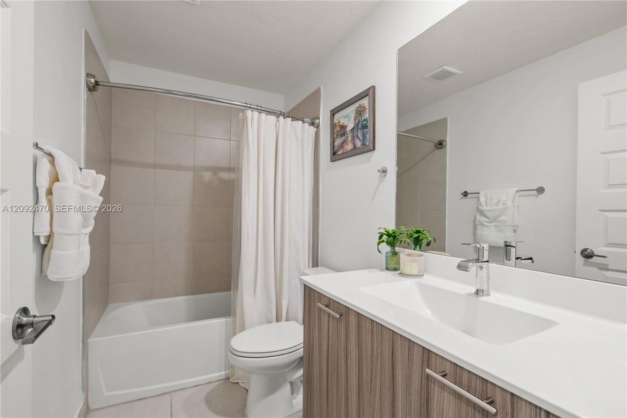 4809 NW 83rd Pkwy , Doral, FL 33166 Photo