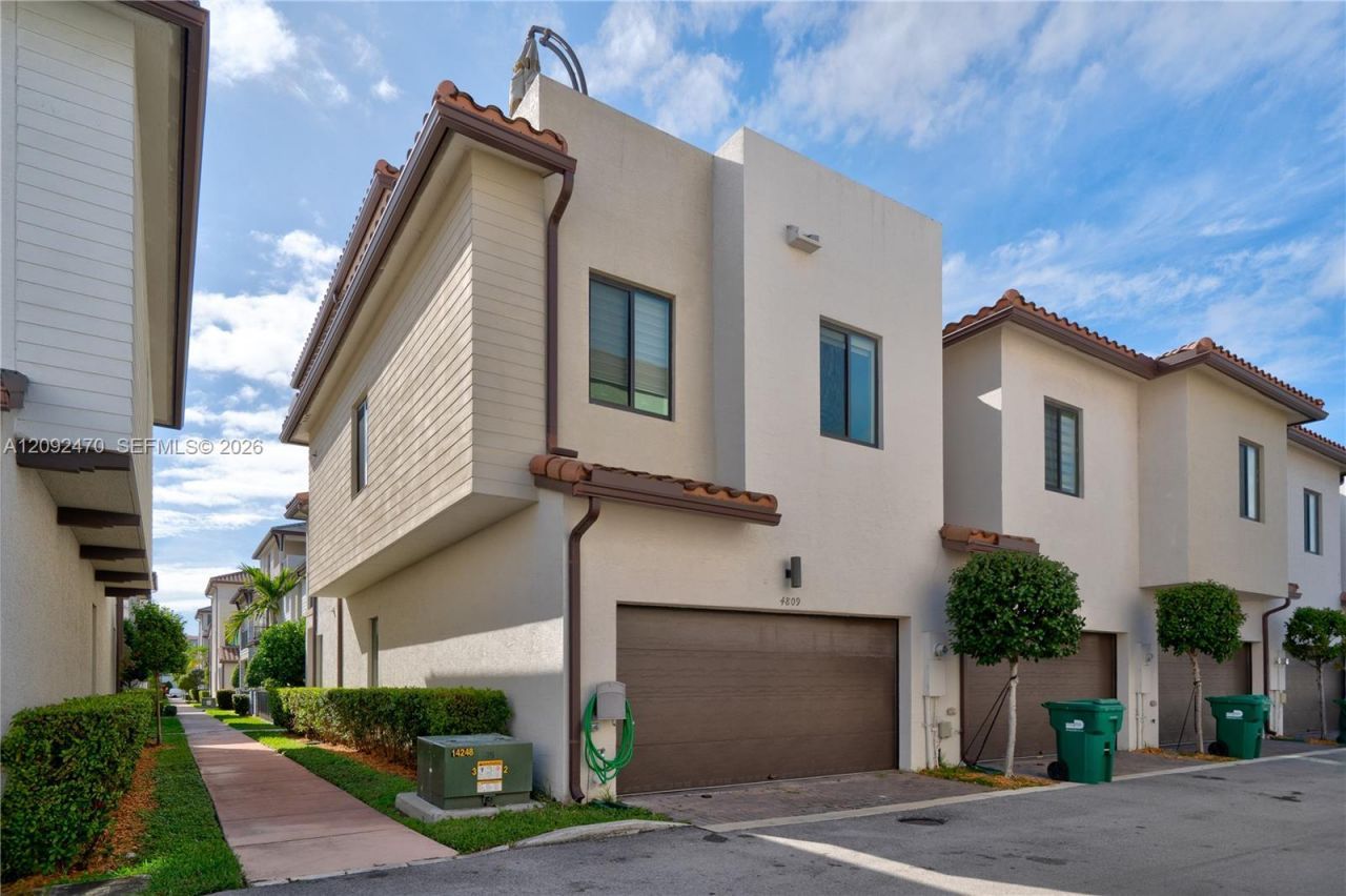 4809 NW 83rd Pkwy , Doral, FL 33166 Photo