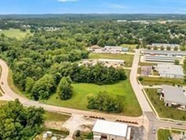 2100 Rose Lane, Pacific, MO 63069