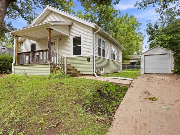 1008 Daniels Street NE, Cedar Rapids, IA 52402
