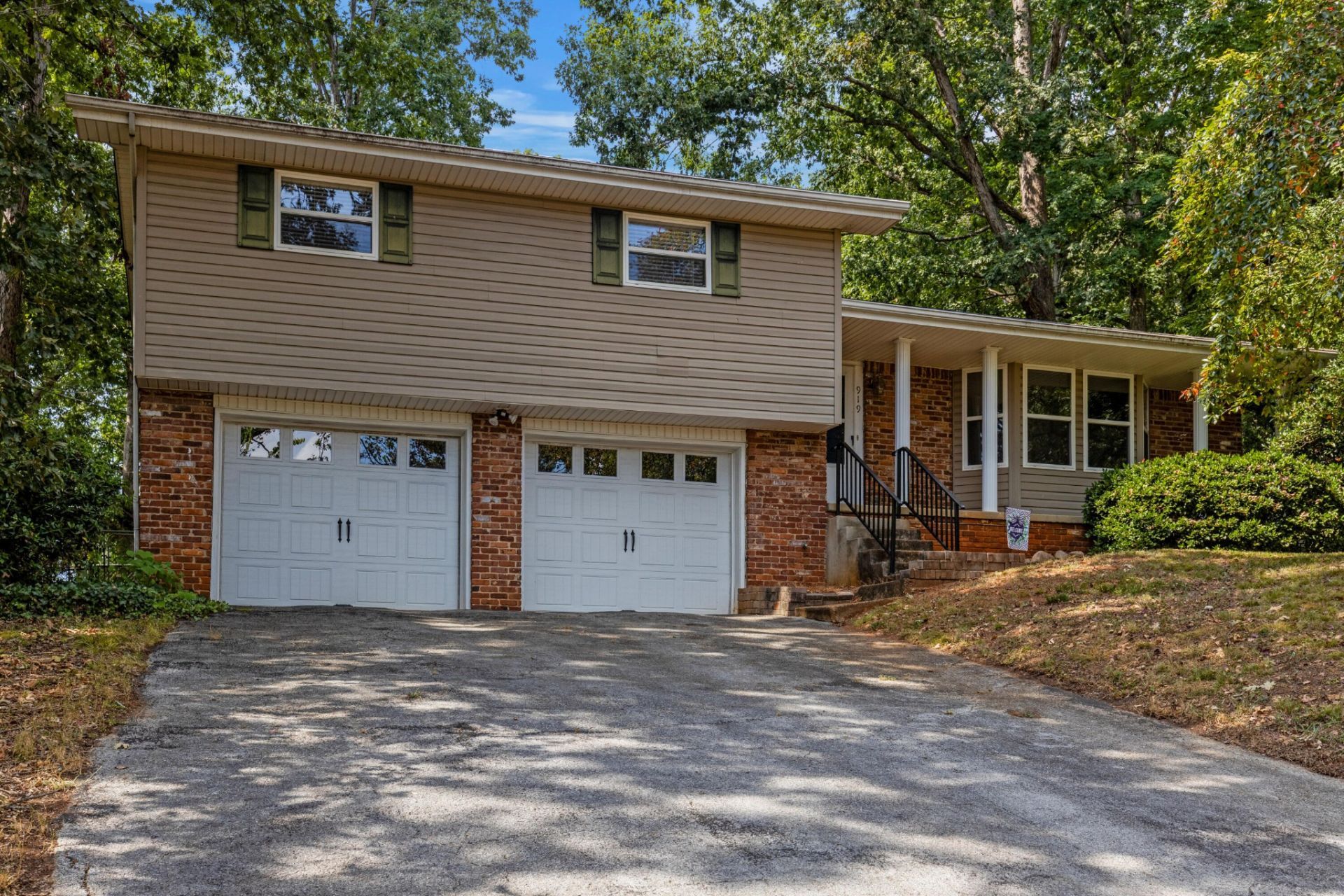 919 Carrie Lane, Hixson, TN 37343 Main Photo