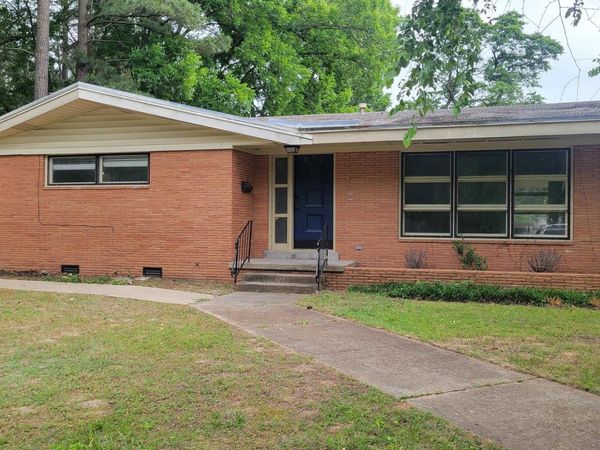 633 W College, Jonesboro, AR 72401