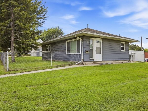 2429 Mt Vernon Road SE, Cedar Rapids, IA 52403