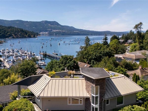 916 Grilse Lane, Central Saanich, BC V8M 1B5