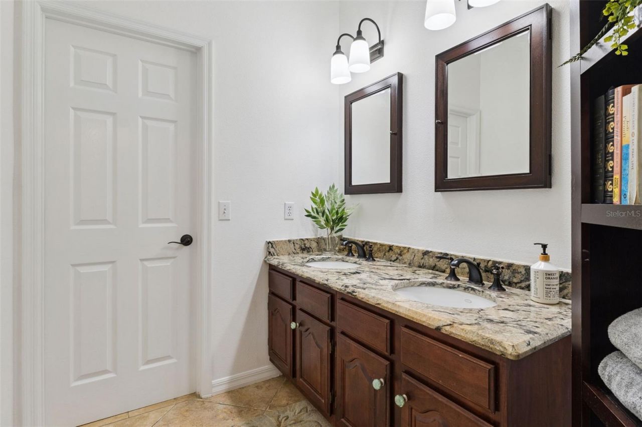 637 Lake Harbor Circle, Orlando, FL 32809 Photo