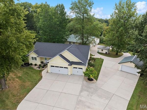 480 Glen Crossing Road , Glen Carbon, IL 62034