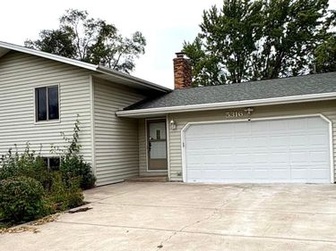 5316 Brookdale Drive N, Brooklyn Park, MN 55443