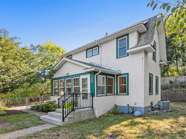 902 Hunt Place, Saint Paul, MN 55114