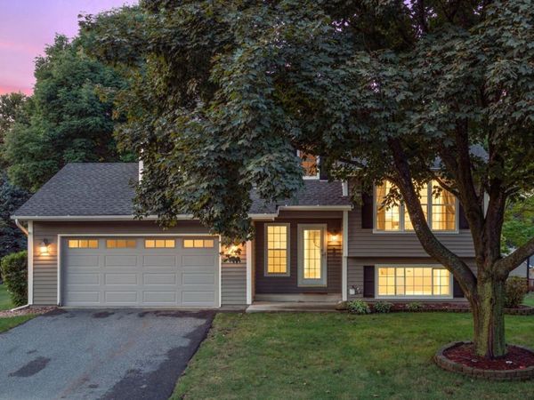 121 Fox Hollow Drive, Chanhassen, MN 55317
