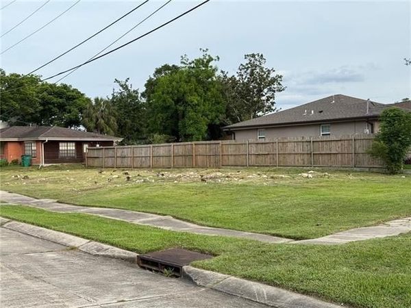 3821 LAKE VILLA Drive , Metairie, LA 70002