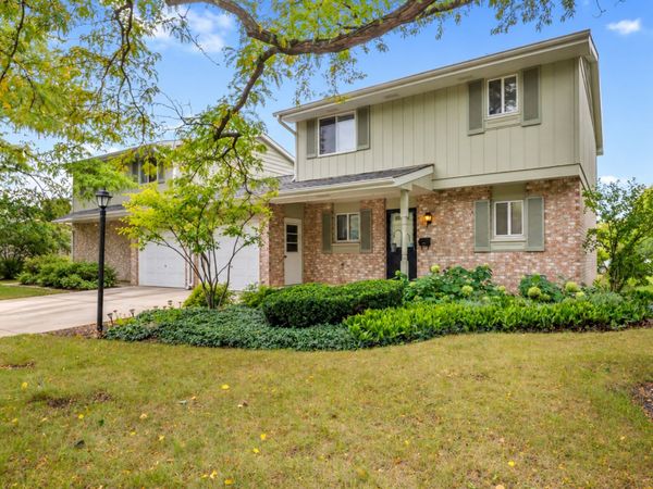 1502 Johnstown Court , Wheaton, IL 60189
