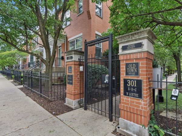 301A W Goethe Street, Unit 201, Chicago, IL 60610