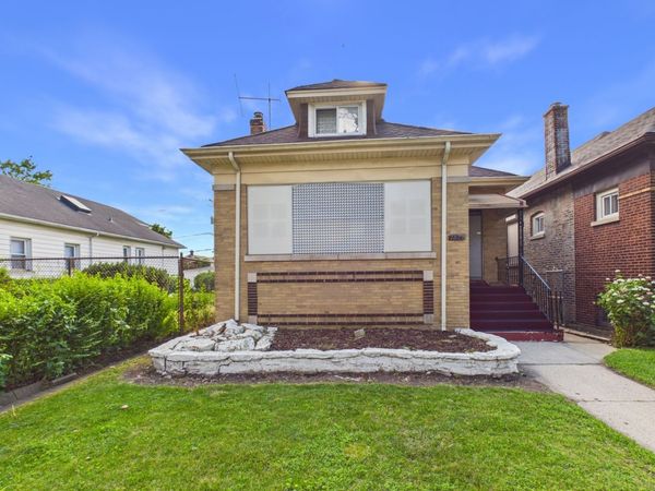 7826 S Paxton Avenue, Chicago, IL 60649