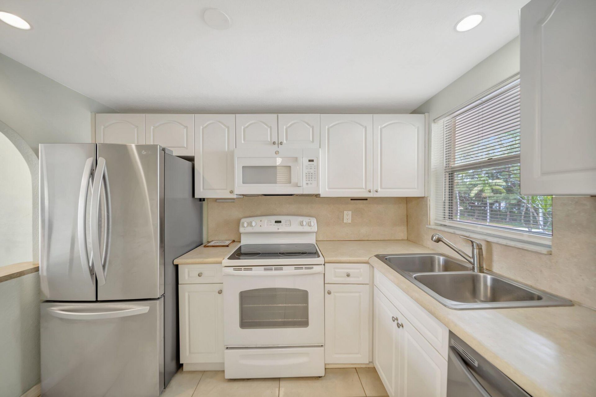 2700 Sunrise Lakes Drive W, Unit 201, Sunrise, FL 33322 Photo