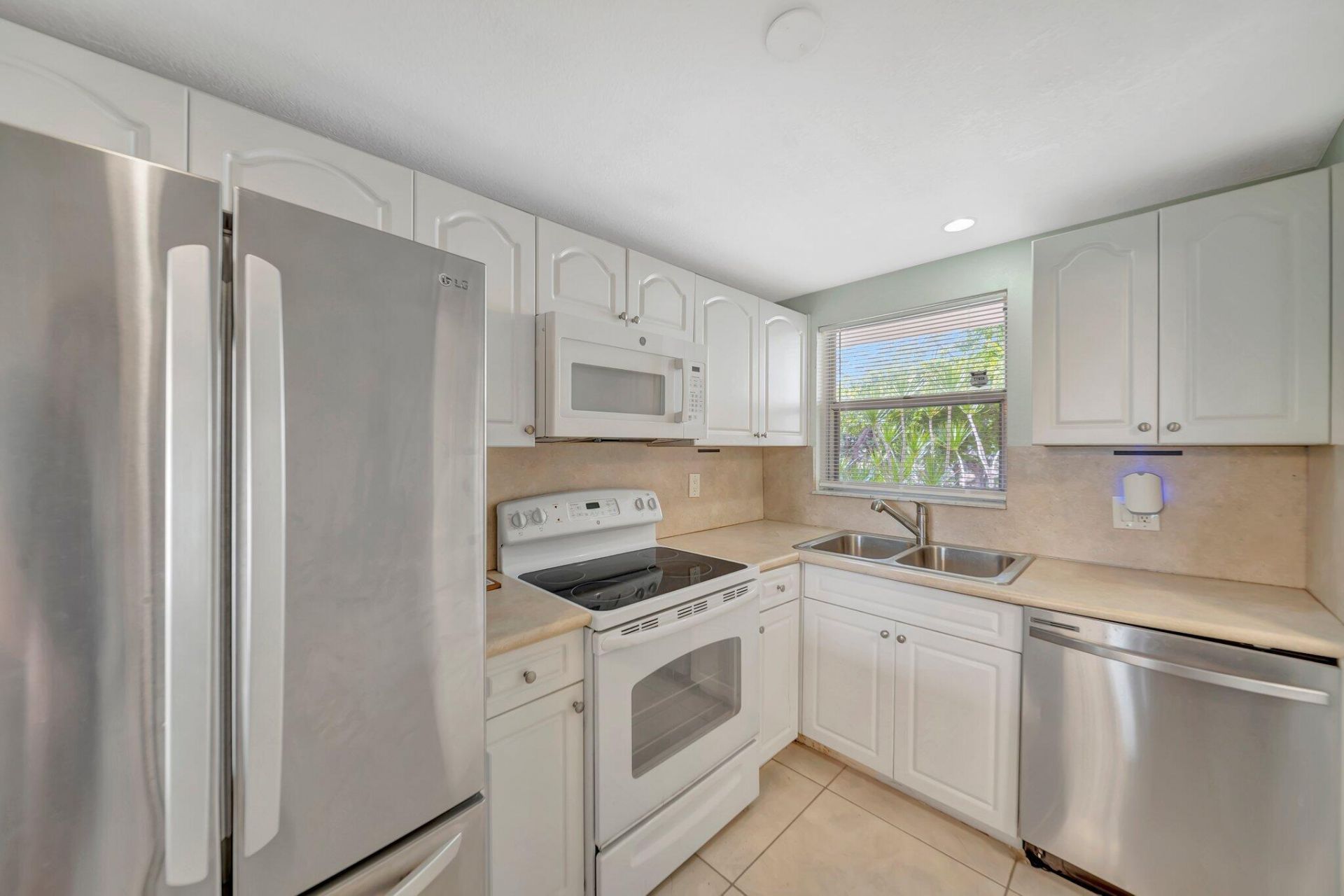 2700 Sunrise Lakes Drive W, Unit 201, Sunrise, FL 33322 Photo