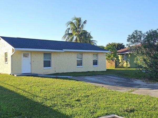 323 SEMINOLE Court, Pahokee, FL 33476