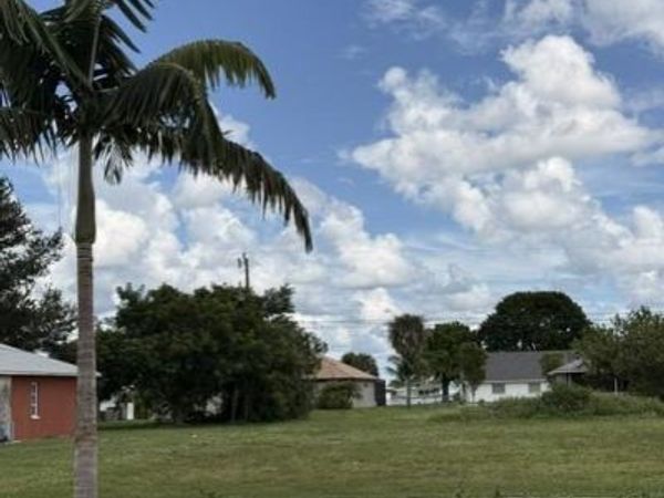 923 Nicholas PKWY W, CAPE CORAL, FL 33991
