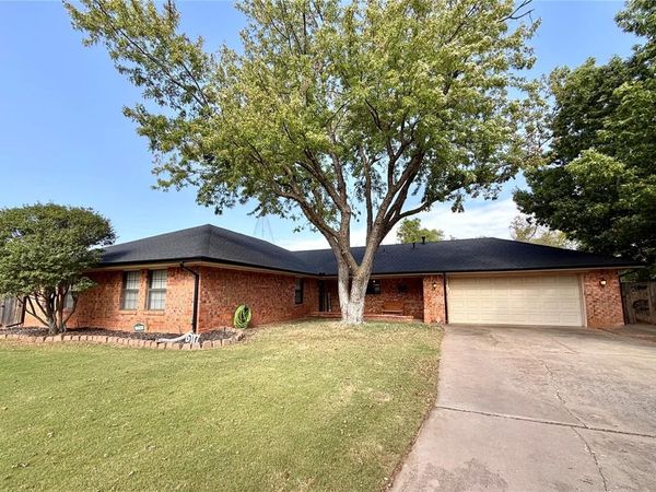 2706 Timber Court, Chickasha, OK 73018