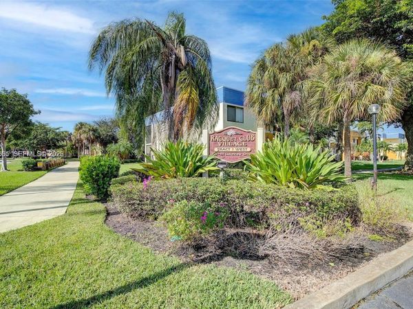 165 Lakeview Dr , Unit 201, Weston, FL 33326
