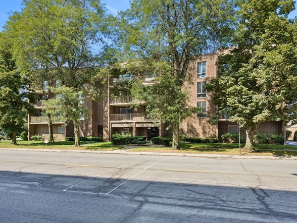 8350 W Addison Street, Unit 301, Chicago, IL 60634