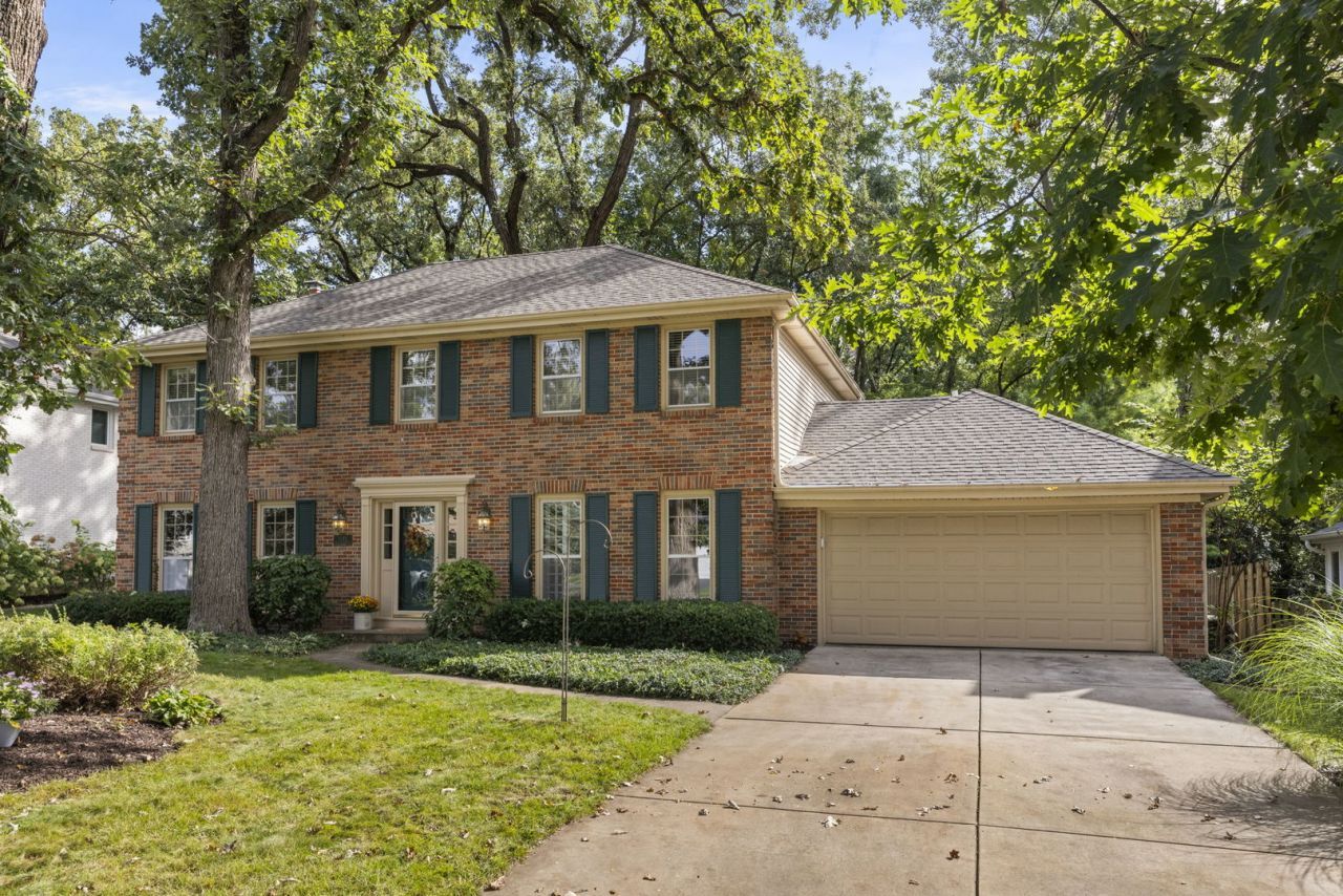 1245 Yorkshire Woods Court, Wheaton, IL 60187 Main Photo