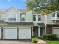 501 Grosse Pointe Circle, Vernon Hills, IL 60061 primary photo