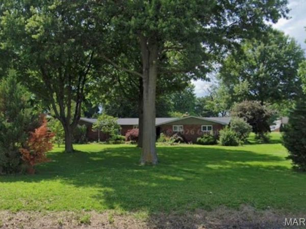 1 TANBARK Drive, New Baden, IL 62265