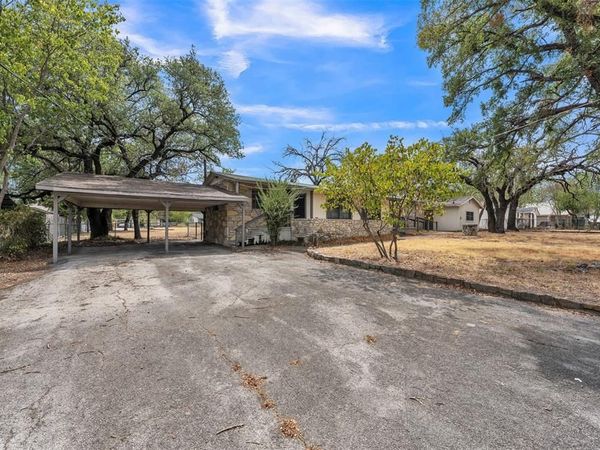 305 Walker Street, Glen Rose, TX 76043