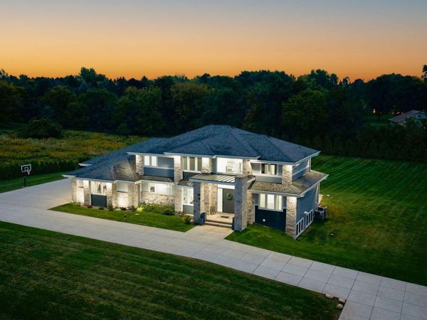 N60W26339 Katesbridge Dr, Lisbon, WI 53089