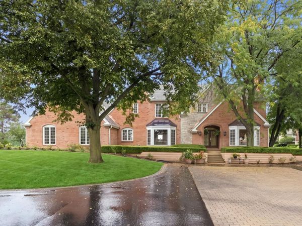 4 S Wynstone Drive, North Barrington, IL 60010