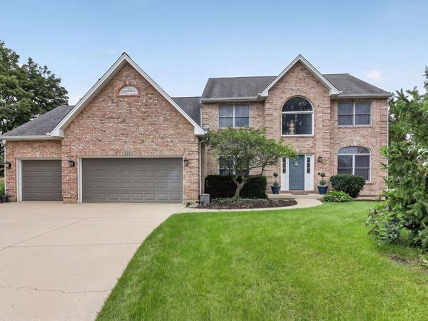 2121 Burnham Court, Algonquin, IL 60102