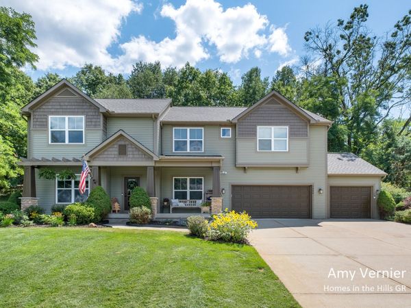 7860 Sandy Hollow Drive SE, Alto, MI 49302