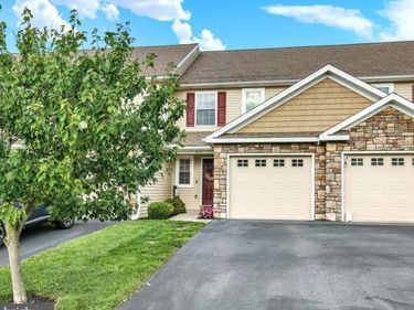 219 LAKESIDE CROSSING, MT JOY, PA 17552