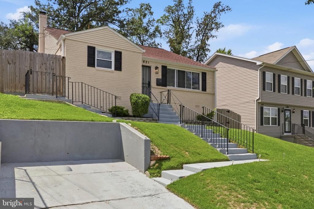 1821 CAMPBELL DRIVE , SUITLAND, MD 20746