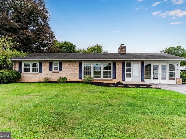 2100 LINCOLN WAY , CHAMBERSBURG, PA 17202