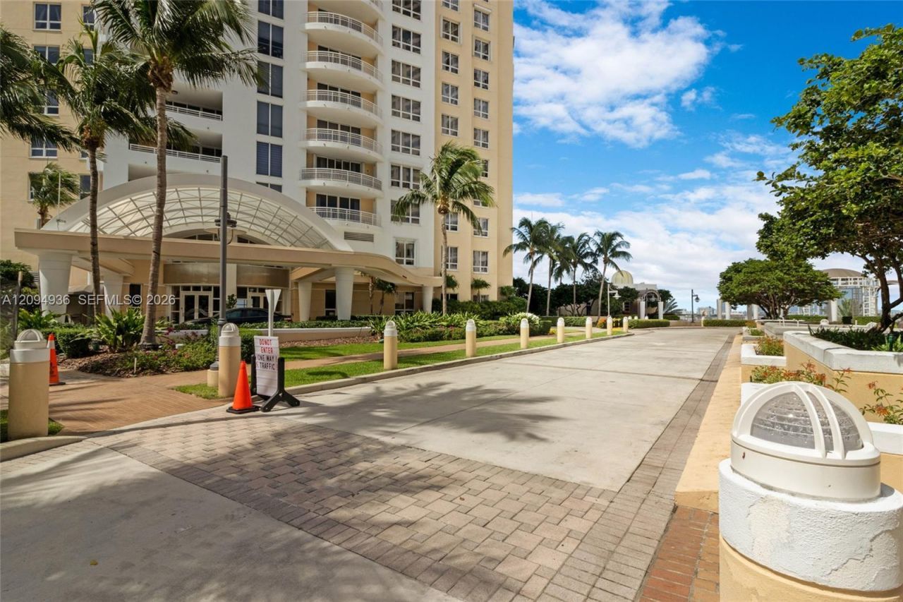 848 Brickell Key Dr , Unit 3905, Miami, FL 33131 Photo