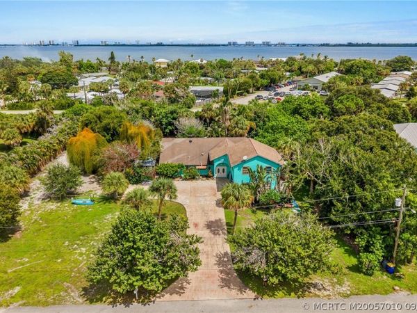 1271 NE Sunrise Terrace , Jensen Beach, FL 34957