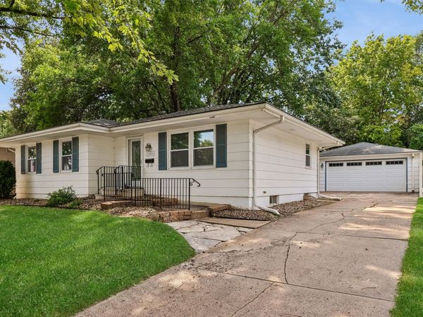 2808 78th Street, Urbandale, IA 50322
