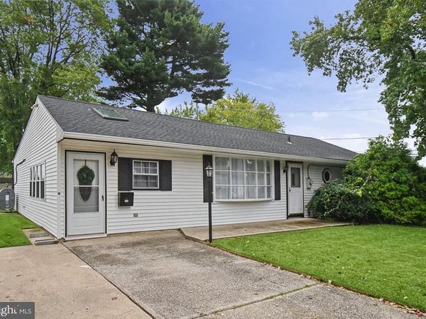 110 LEBBIE LANE , FAIRLESS HILLS, PA 19030