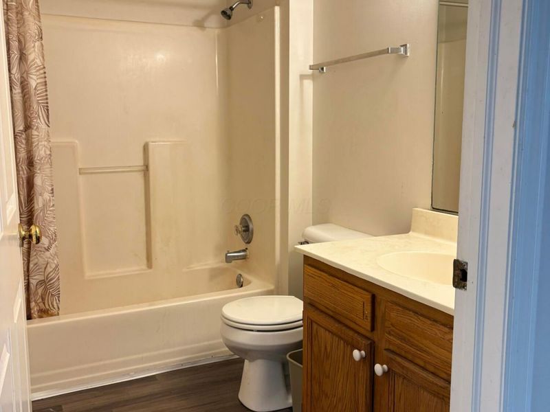 15 S Shafer Street , Unit 404, Athens, OH 45701 Photo 4