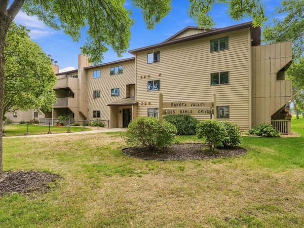 925 Bahls Drive, Unit 208, Hastings, MN 55033