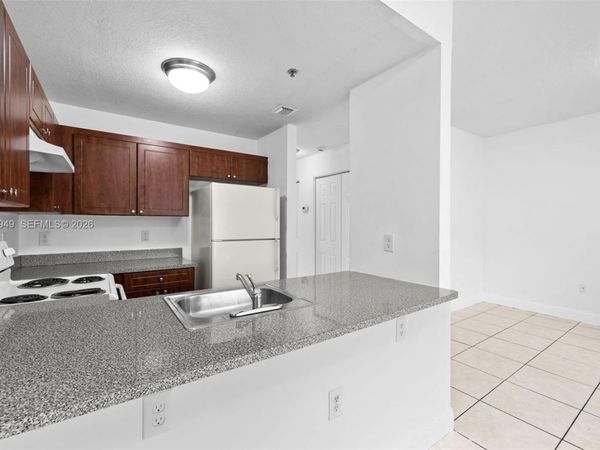 2461 W 78th St, Unit 103, Hialeah, FL 33016